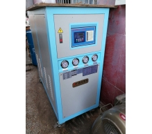 工業冷水機